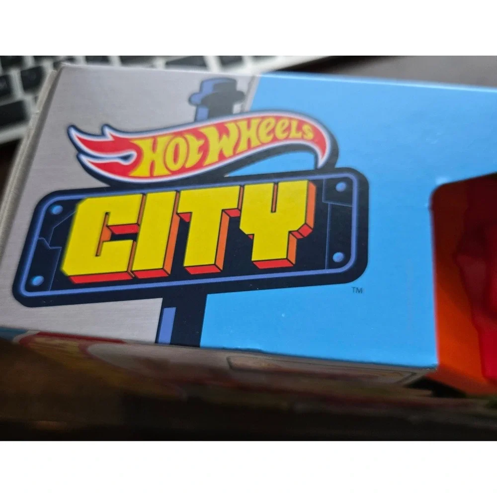 Hot Wheels City Dragon Launch Transporter Red Car Carrier Playset GVG37 NEW
